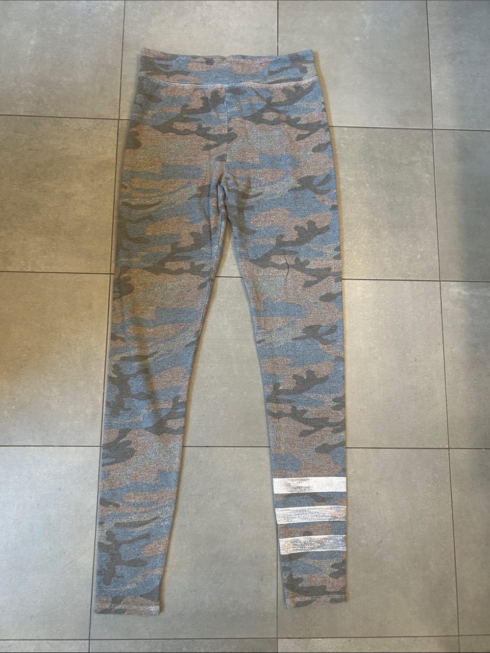 Sundry Camouflage Leggings